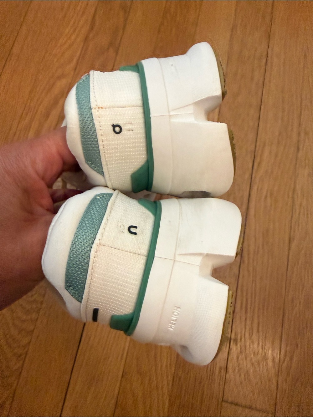 On Running women’s- Cloudrunner 2 Sneaker - Picture 7 of 9